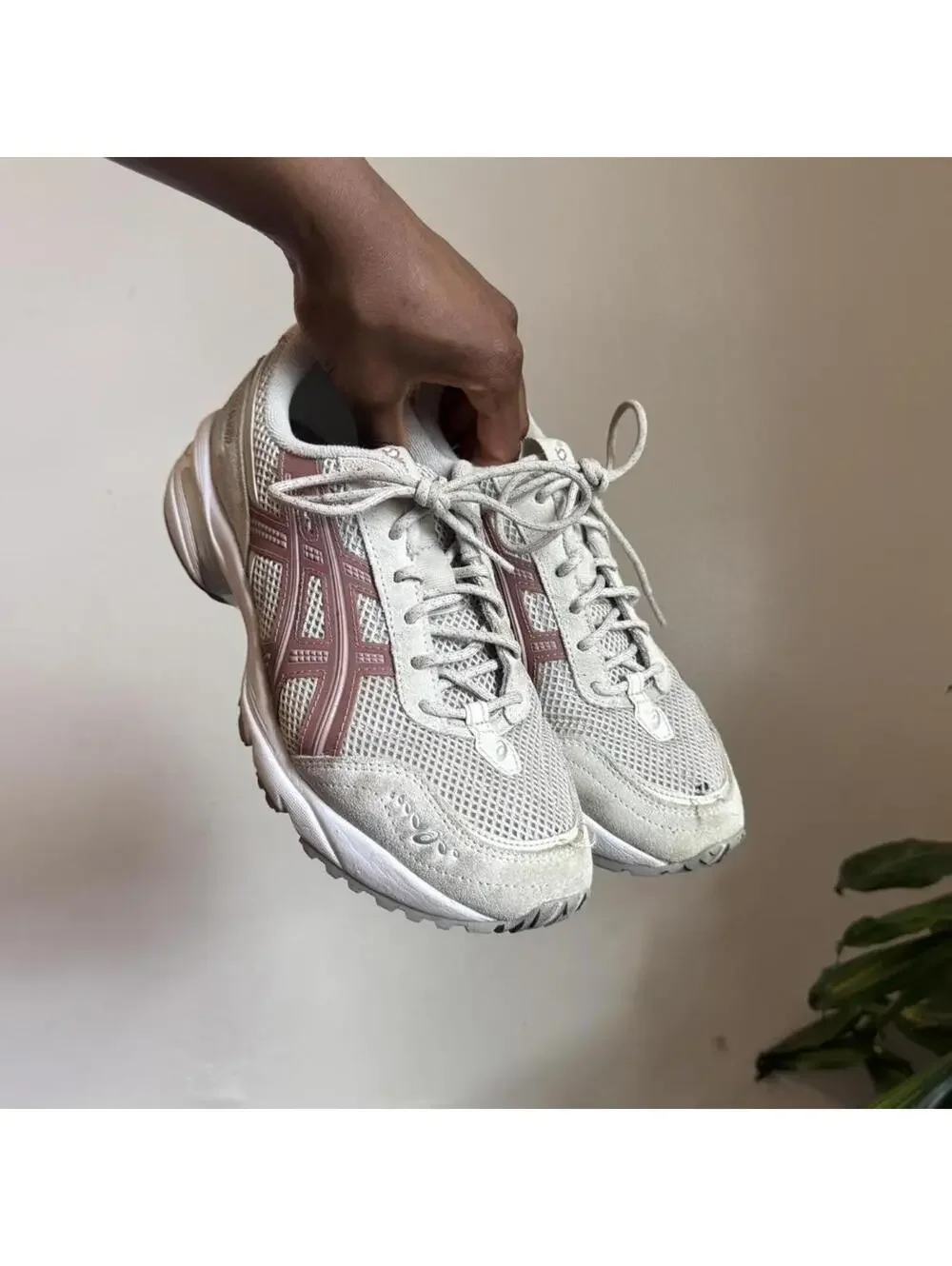 Asics Gel-1090 v2 Maple Sugar Cream & Pink Runners women’s size 8.5‎
